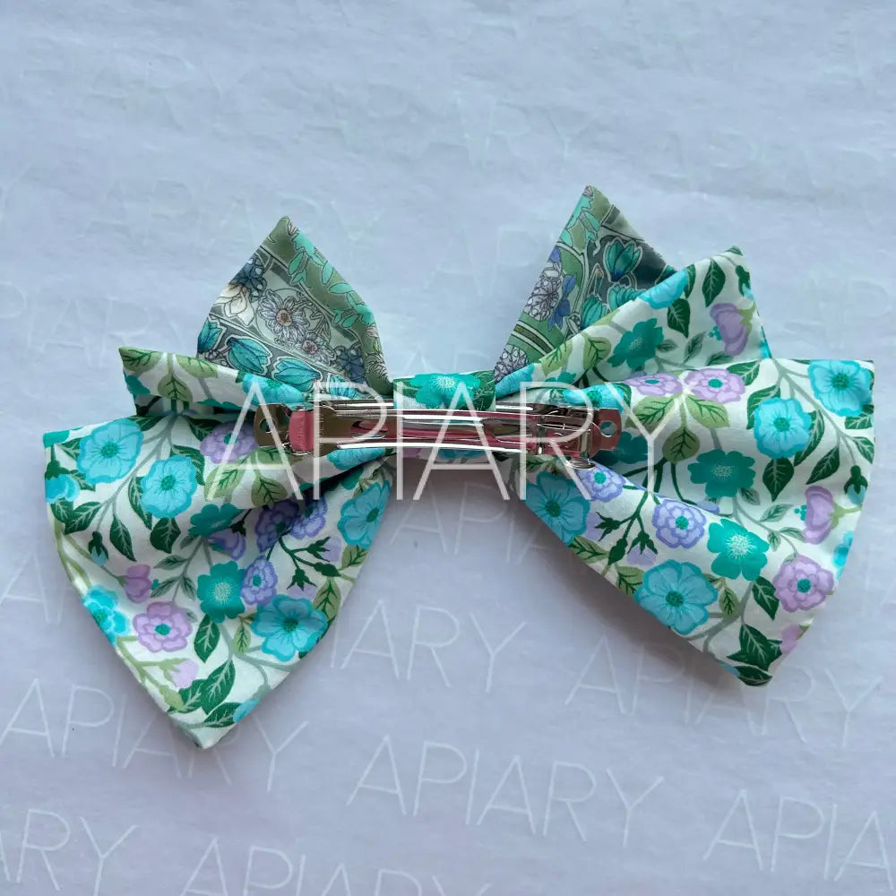 
                  
                    Liberty Vigers Sketch Green/Purple Bow Hairclip
                  
                