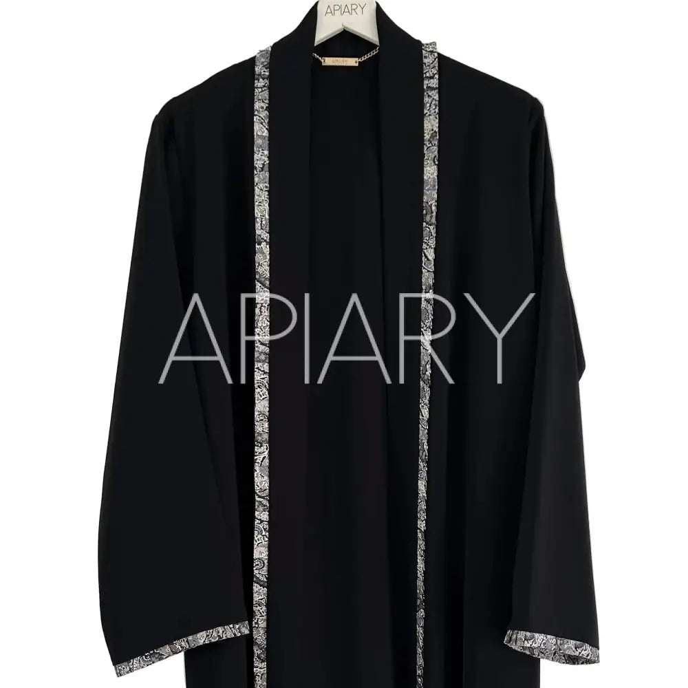 Vera Abaya in Black