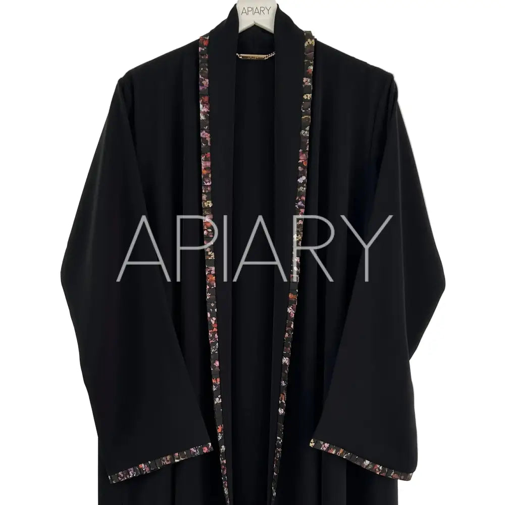 Vera Abaya in Black
