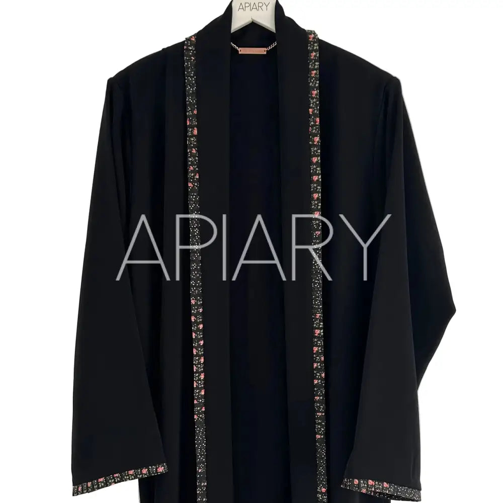Vera Abaya in Black