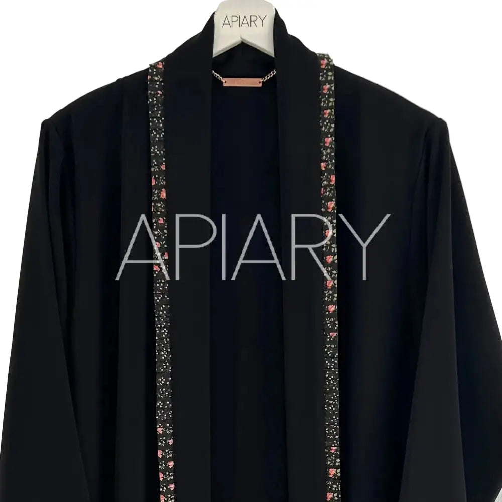 Vera Abaya in Black