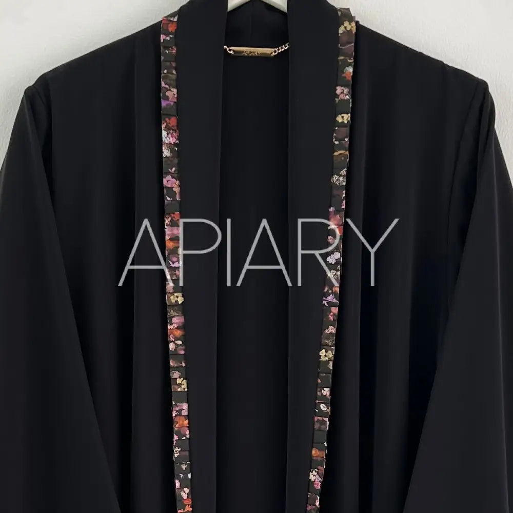 Vera Abaya in Black
